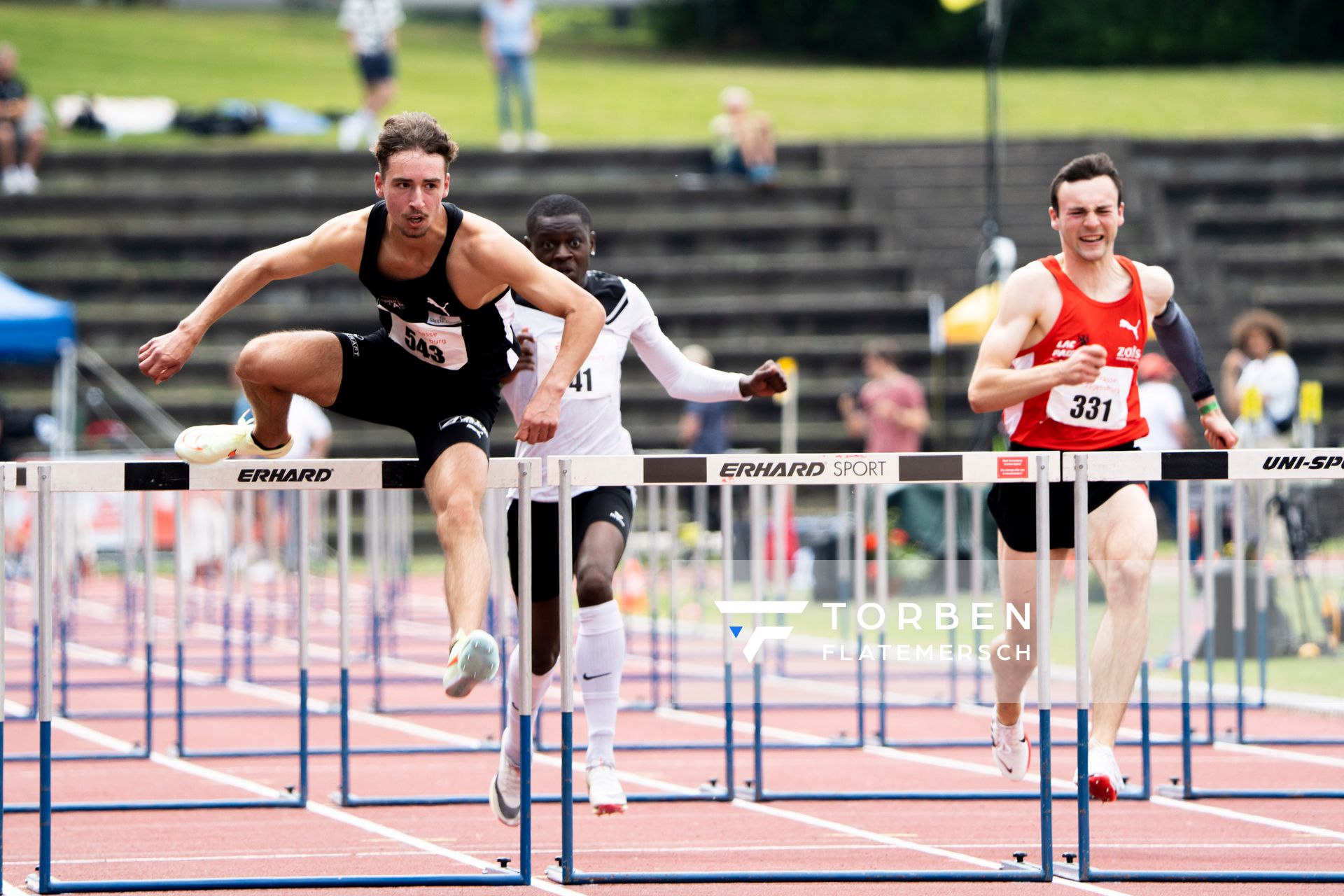 Aaron Giurgian (Sprintteam Wetzlar) ueber 110m Huerden am 04.06.2022 waehrend der Sparkassen Gala in Regensburg